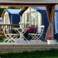 Crea un espacio de descanso en tu jardín instalando una pérgola