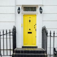 Cómo evitar robos instalando una buena puerta en el portal