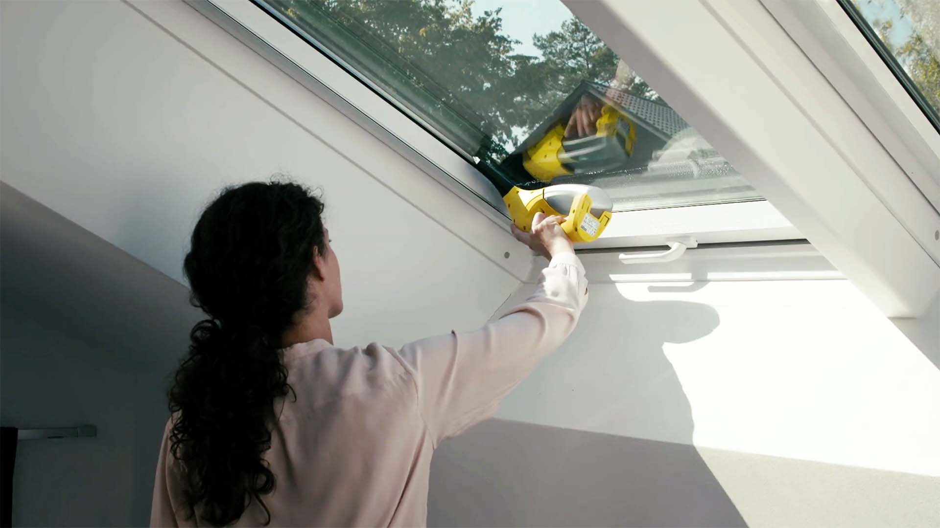 Para limpiar ventanas de PVC y ventanas de aluminio de manera eficaz con una limpiadora Kärcher