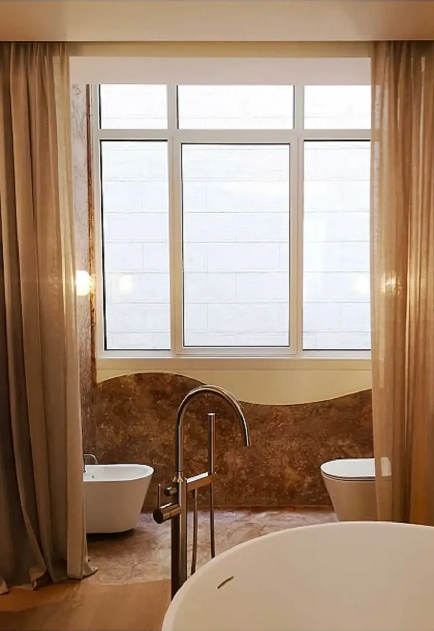 STRUGAL 64RP Gala se presentaba en Casa Decor en versión con hoja oculta en color blanco